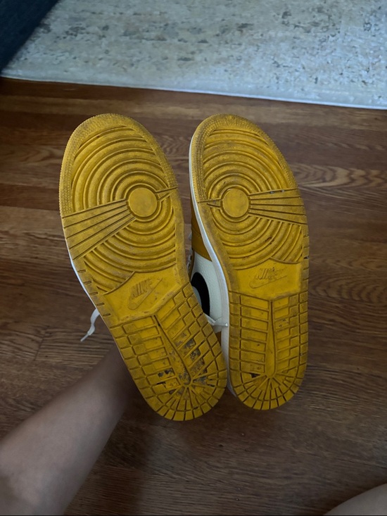 Jordan 1 Men's Retro OG High Sneakers Ochre - Picture 5 of 7